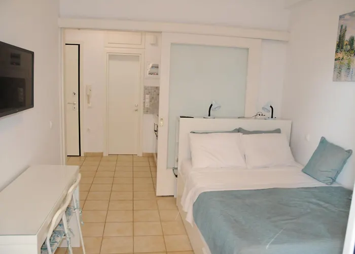 Sunset By The Sea 2 Loutráki